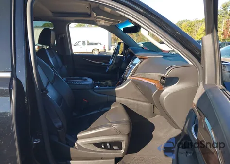 2017 Cadillac Escalade Luxury z USA, uszkodzony, nr VIN 1GYS4BKJ7HR351133